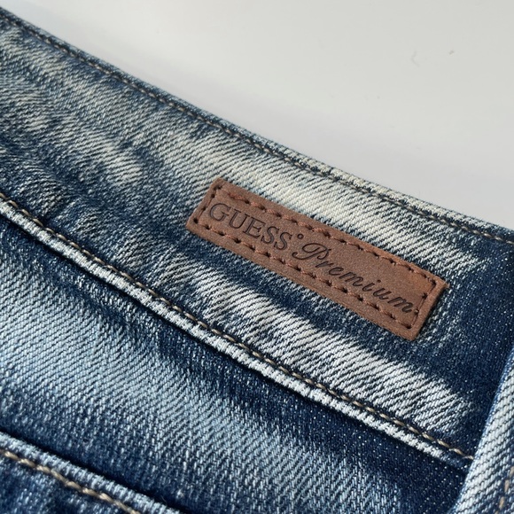 Blue and white guess jeans, low waisted size 27 fit small, great condition - Picture 4 of 5